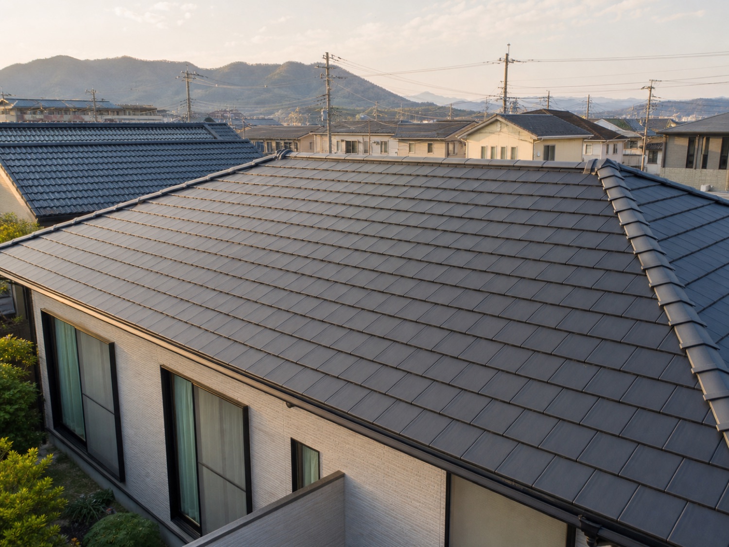 新しい平板瓦で仕上げた住宅屋根のイメージ
